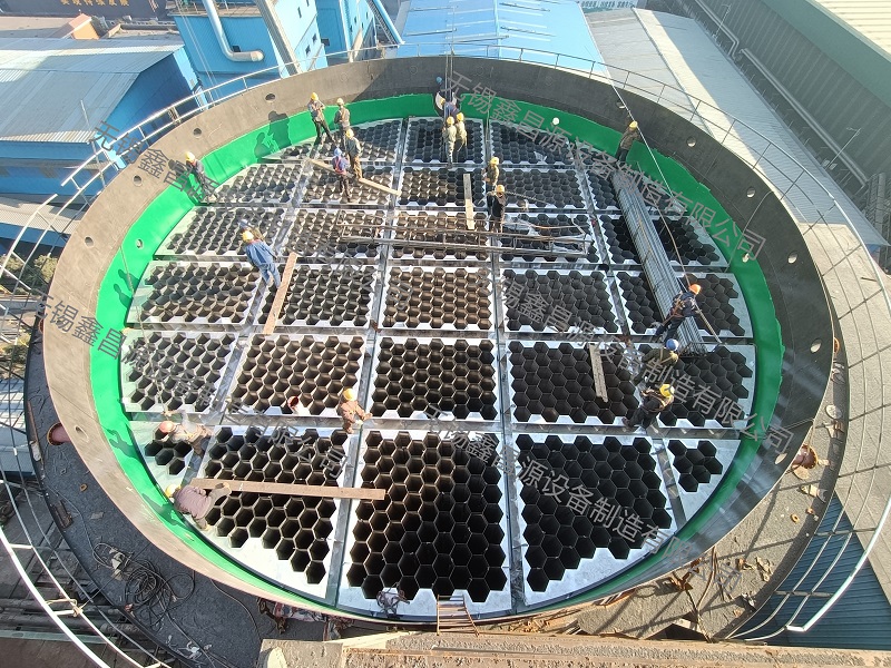 1658730280854025.jpg 連云港濕電除塵器安裝現(xiàn)場1.jpg